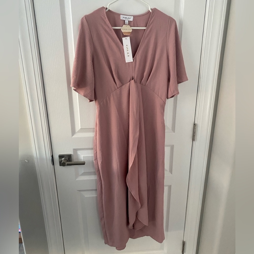 PINKBLUSH GILLI maternity dress. Size medium. NWT.